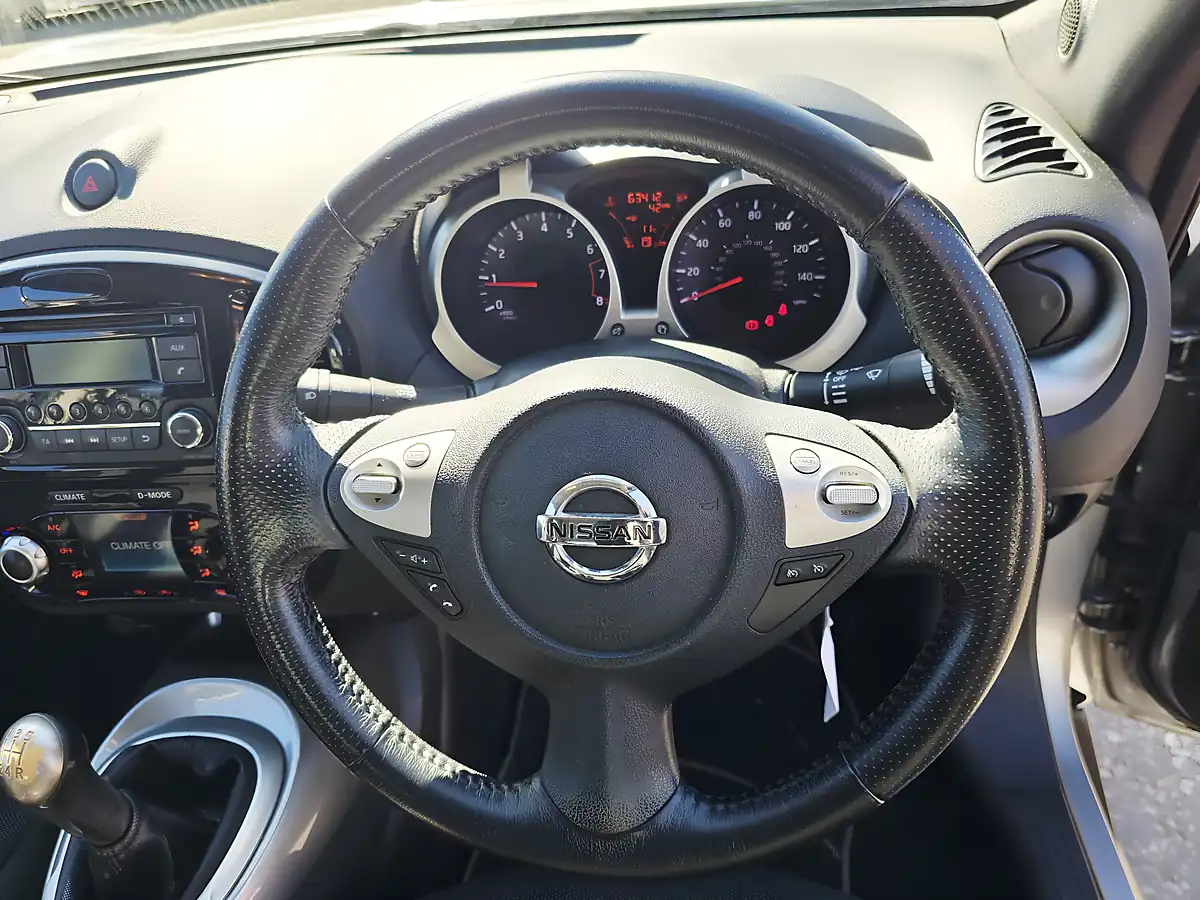 Used 2012 Nissan Juke Acenta Silver - Interior and Exterior details 12