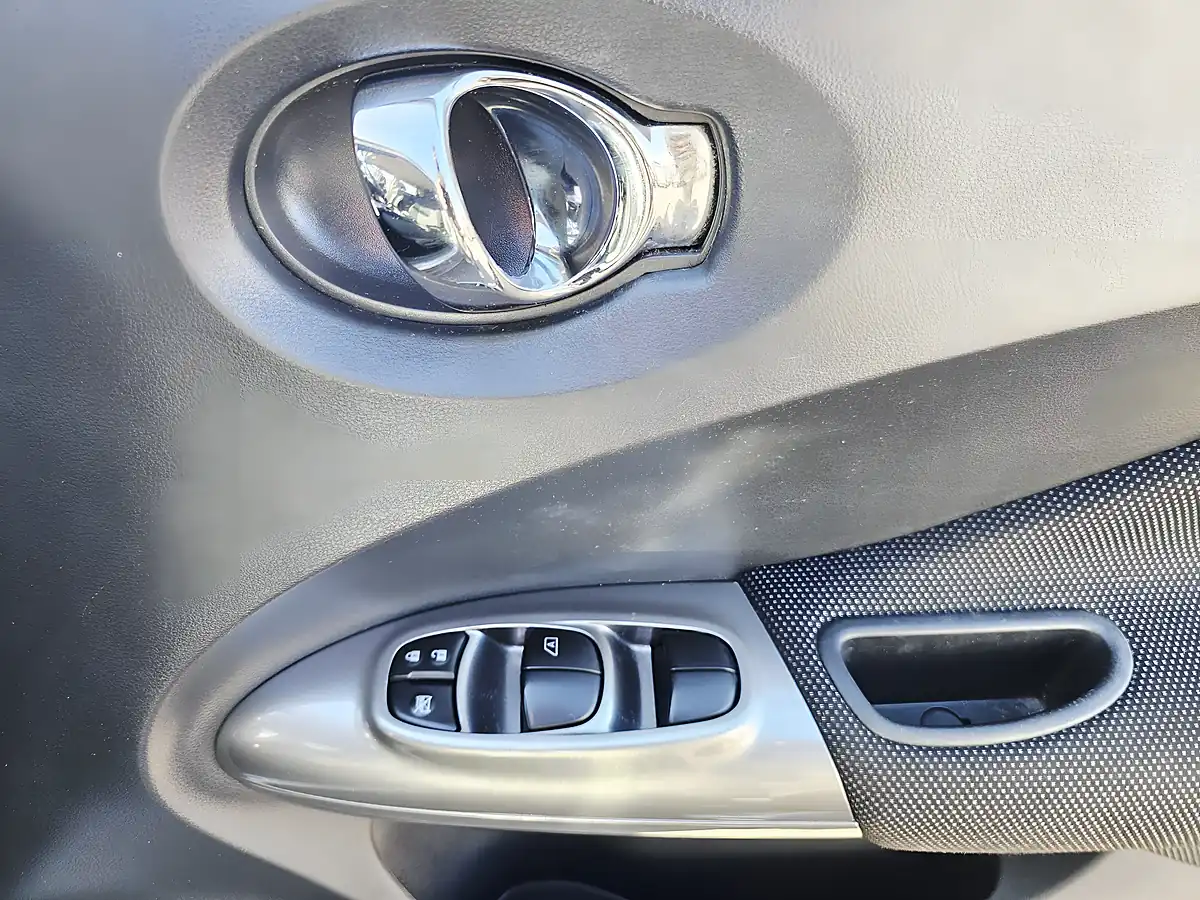 Used 2012 Nissan Juke Acenta Silver - Interior and Exterior details 13