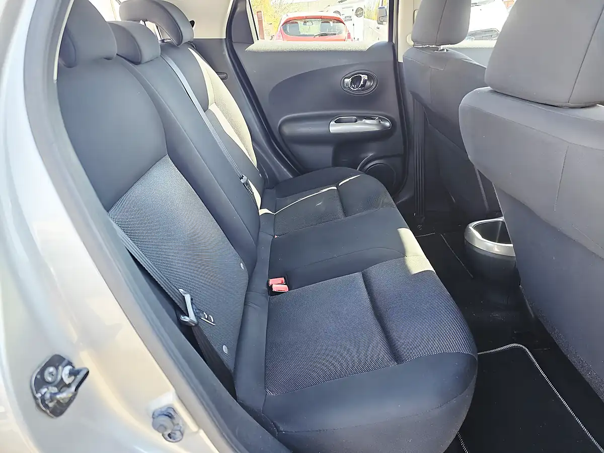 Used 2012 Nissan Juke Acenta Silver - Interior and Exterior details 7
