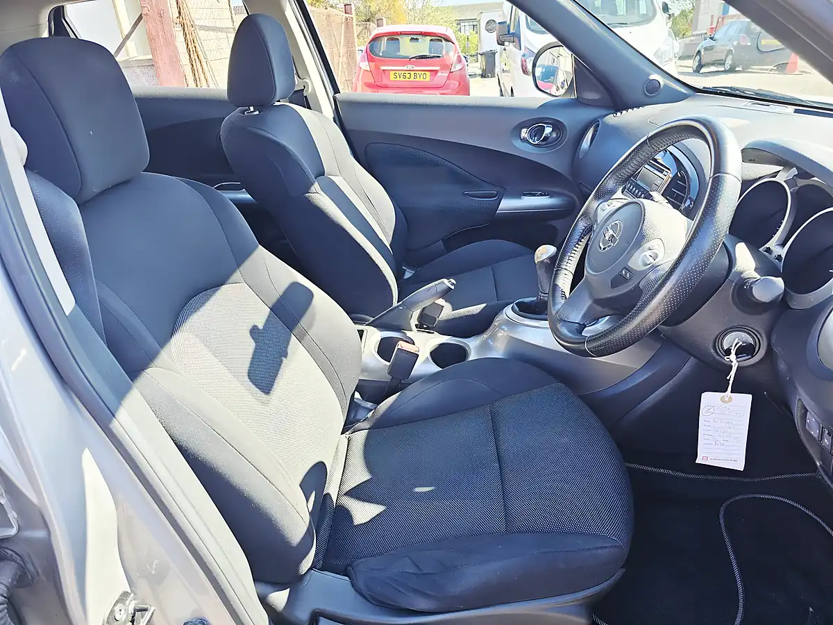 Used 2012 Nissan Juke Acenta Silver - Interior and Exterior details 8