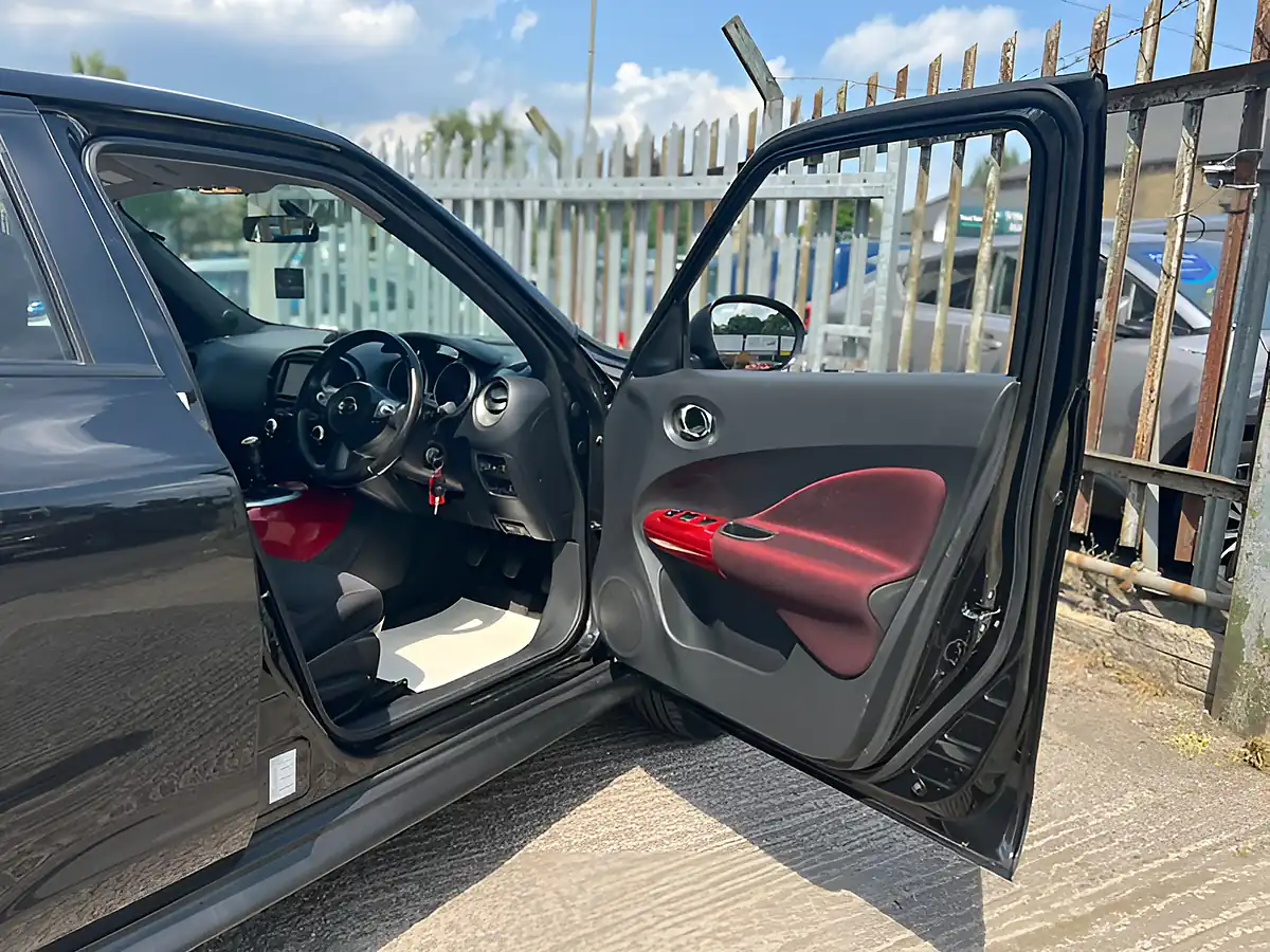 Used 2012 Nissan Juke Acenta Sport Black - Interior and Exterior details 16
