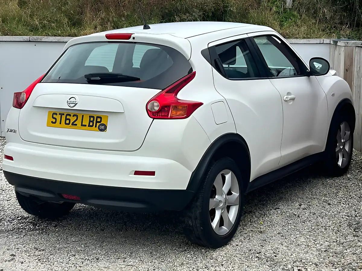 Used 2012 Nissan Juke Acenta White - Interior and Exterior details 11