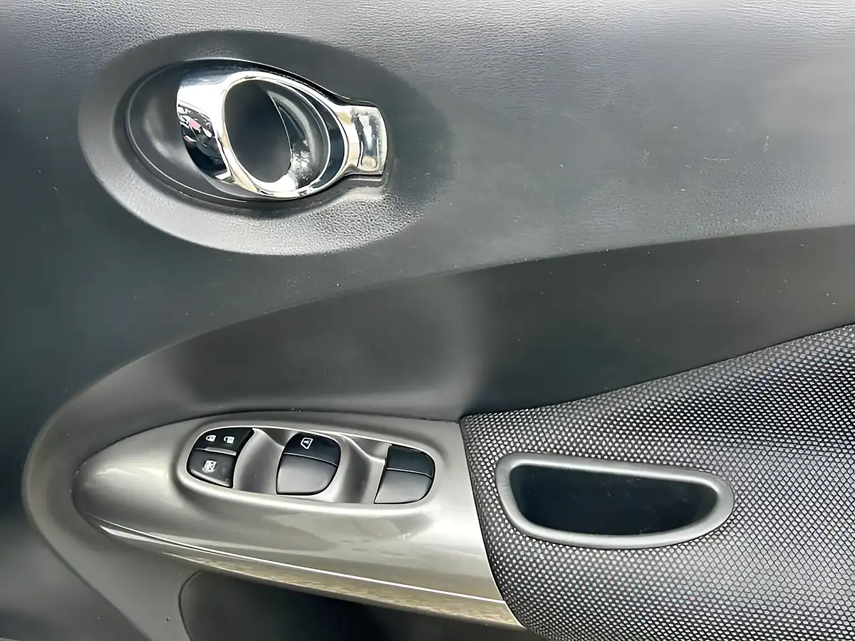 Used 2012 Nissan Juke Acenta White - Interior and Exterior details 13