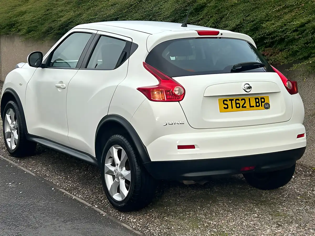 Used 2012 Nissan Juke Acenta White - Interior and Exterior details 5