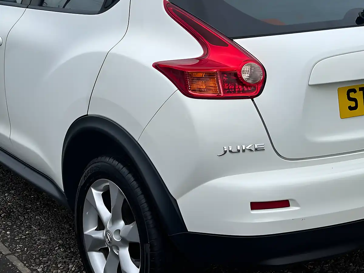 Used 2012 Nissan Juke Acenta White - Interior and Exterior details 8