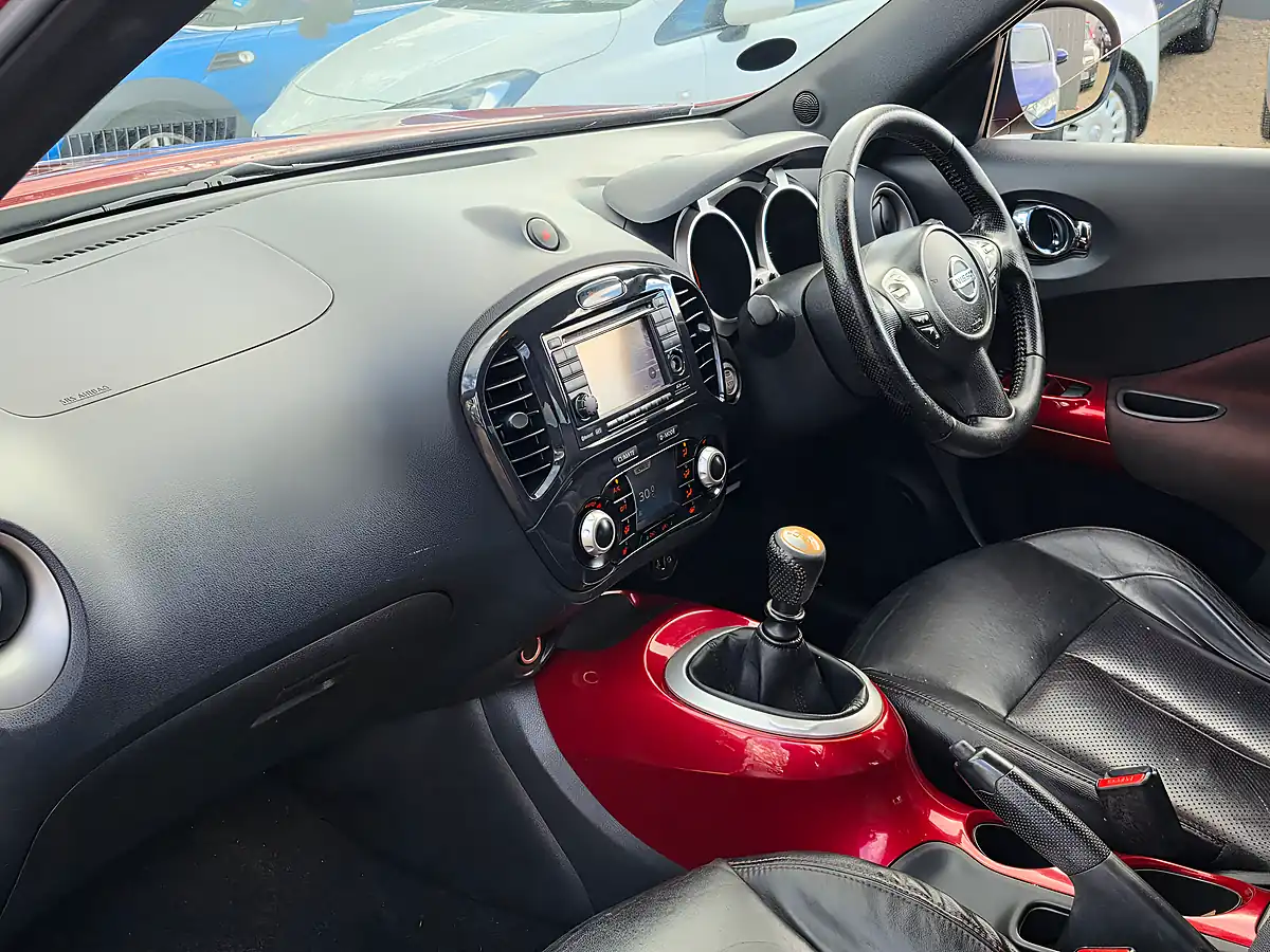Used 2012 Nissan Juke Tekna Red - Interior and Exterior details 11
