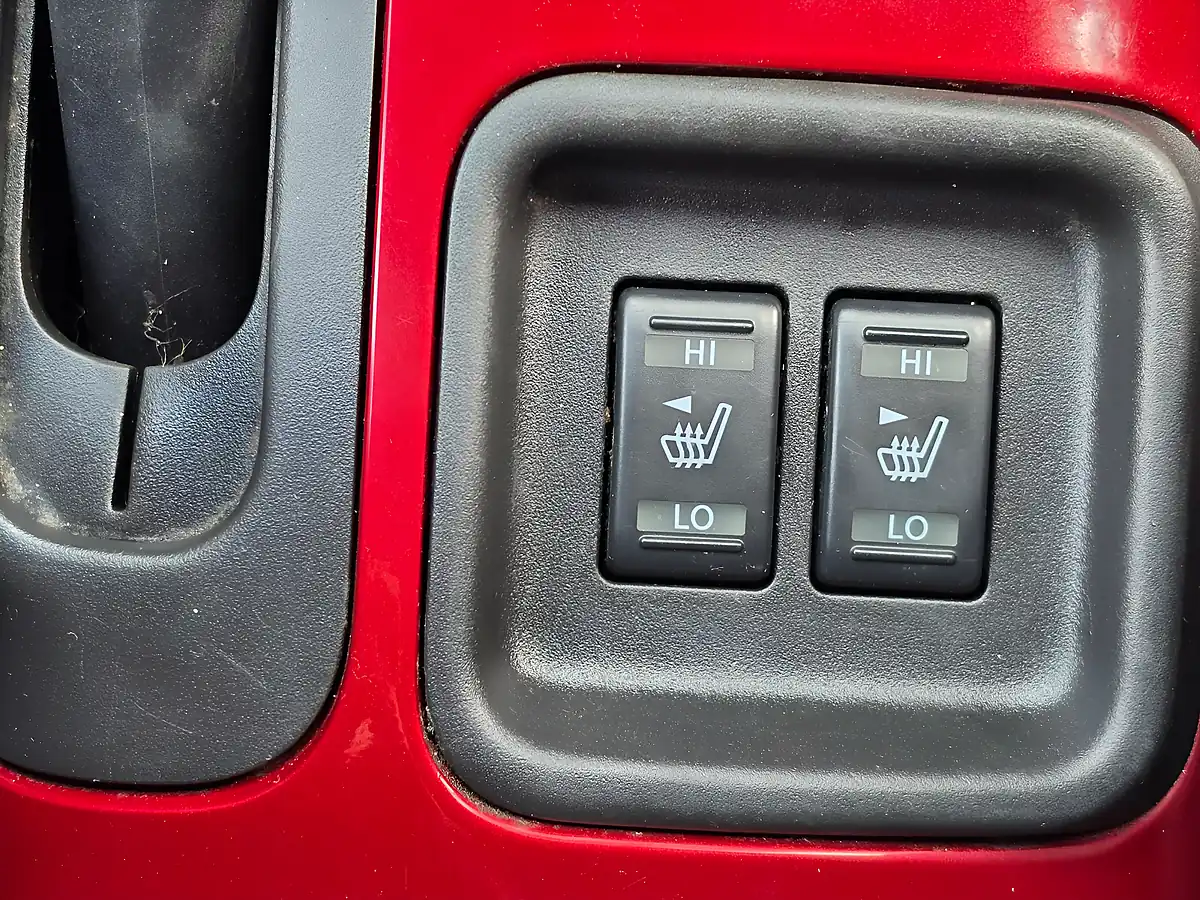Used 2012 Nissan Juke Tekna Red - Interior and Exterior details 16