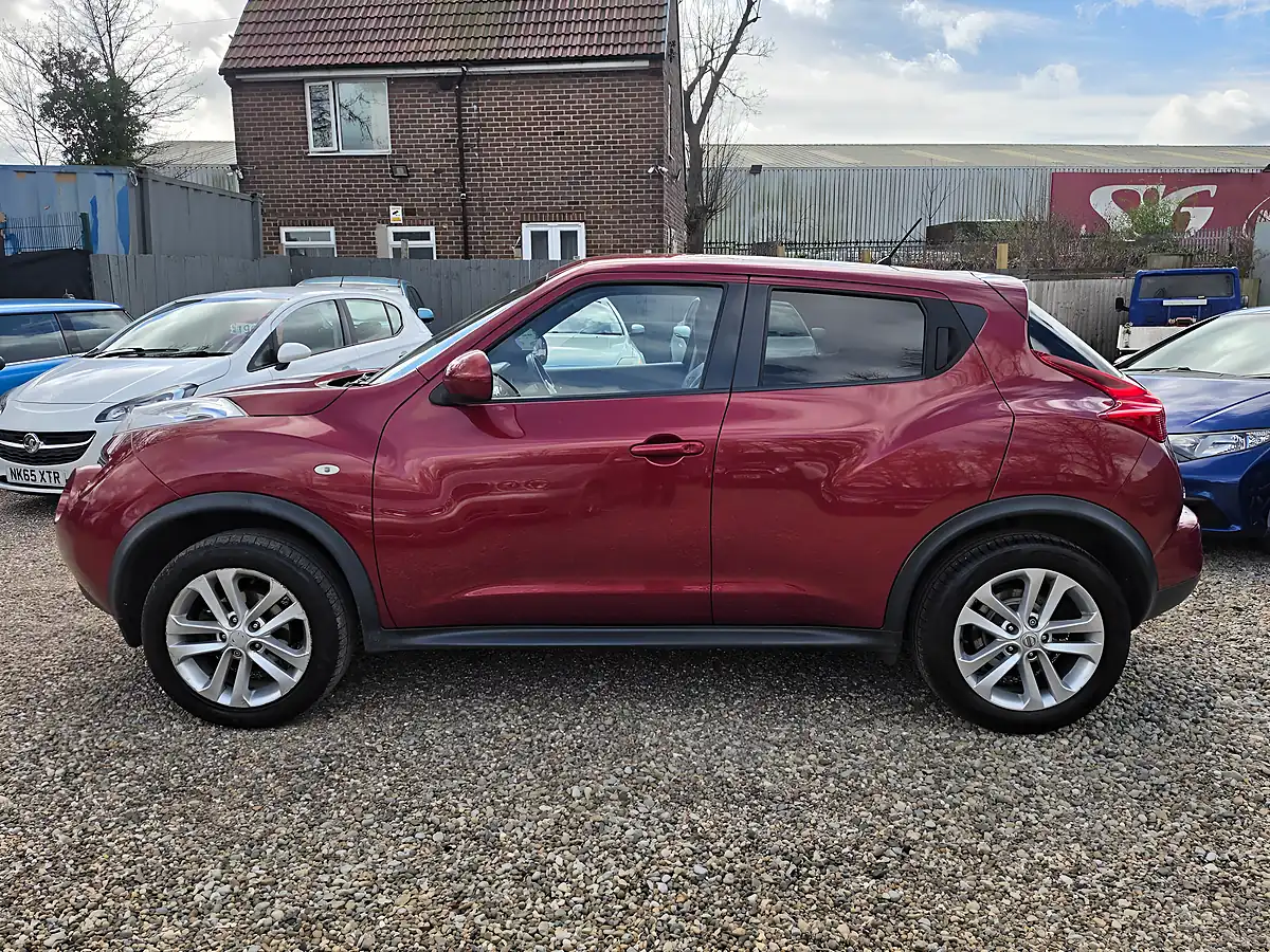 Used 2012 Nissan Juke Tekna Red - Interior and Exterior details 6