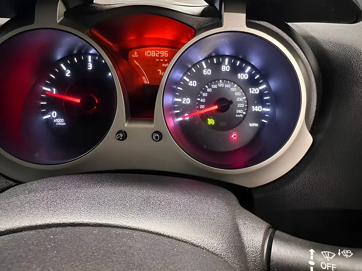 Used 2012 Nissan Juke Tekna Red - Interior and Exterior details 5