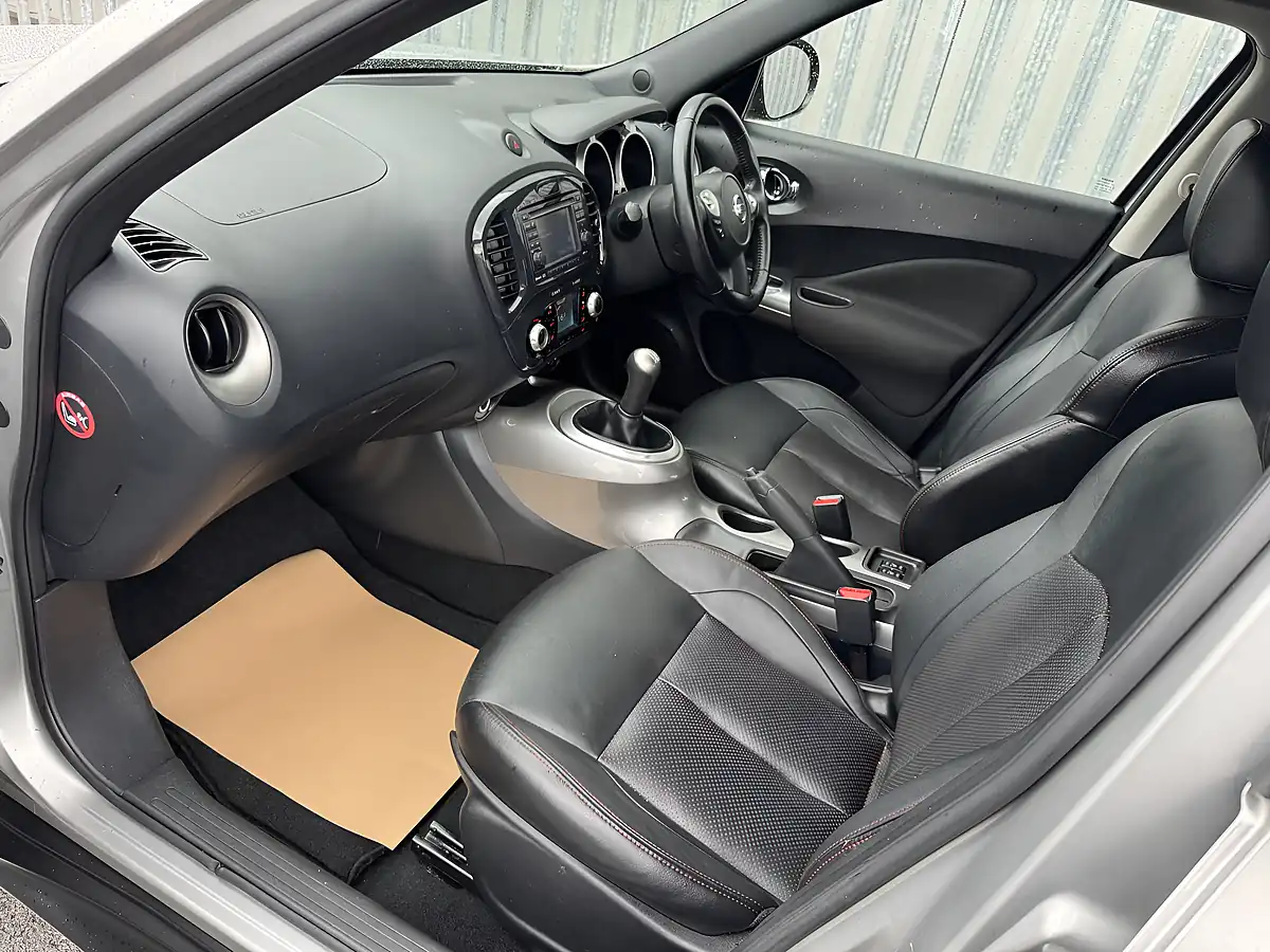 Used 2012 Nissan Juke Tekna Silver - Interior and Exterior details 10