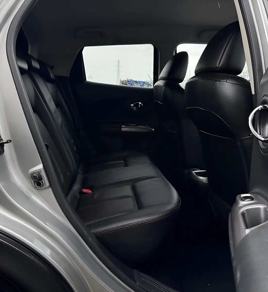 Used 2012 Nissan Juke Tekna Silver - Interior and Exterior details 12