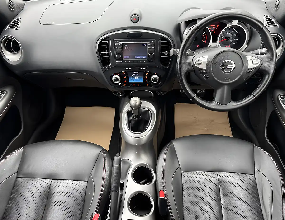 Used 2012 Nissan Juke Tekna Silver - Interior and Exterior details 13