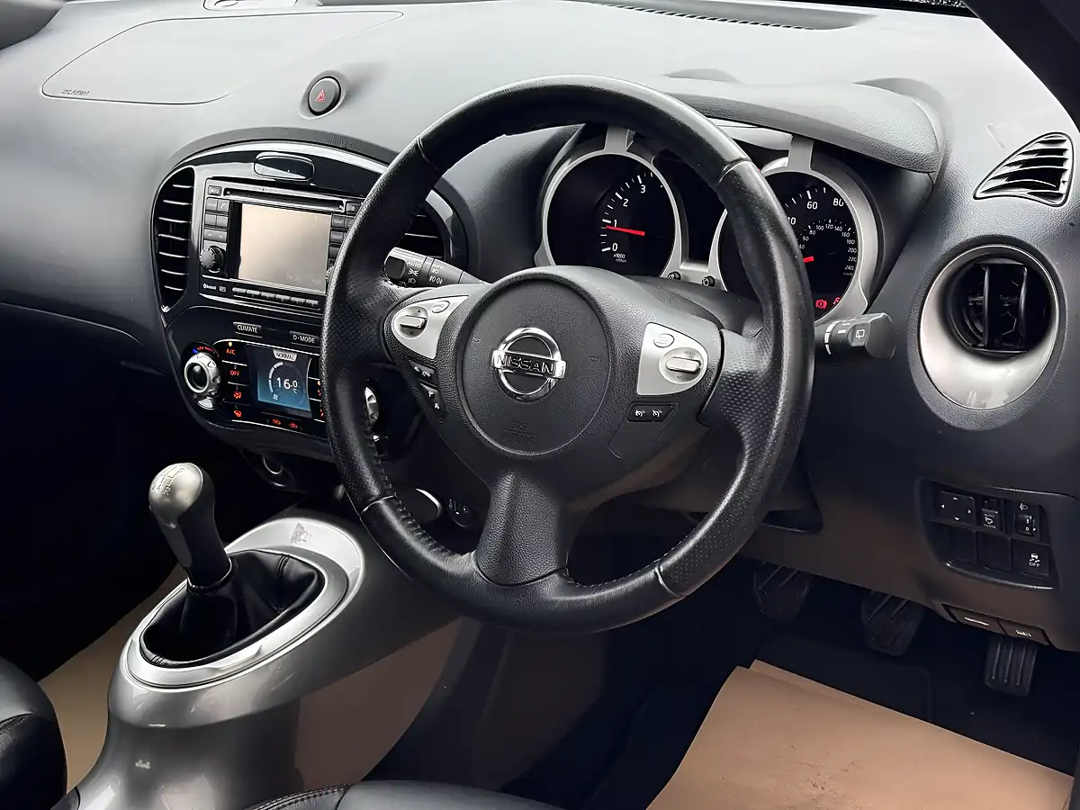 Used 2012 Nissan Juke Tekna Silver - Interior and Exterior details 14