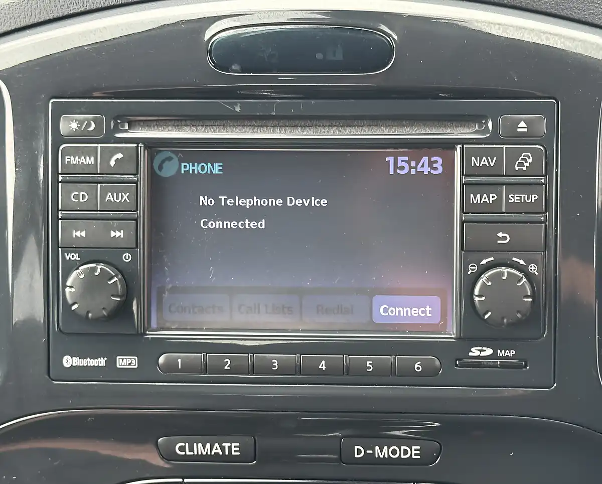 Used 2012 Nissan Juke Tekna Silver - Interior and Exterior details 16