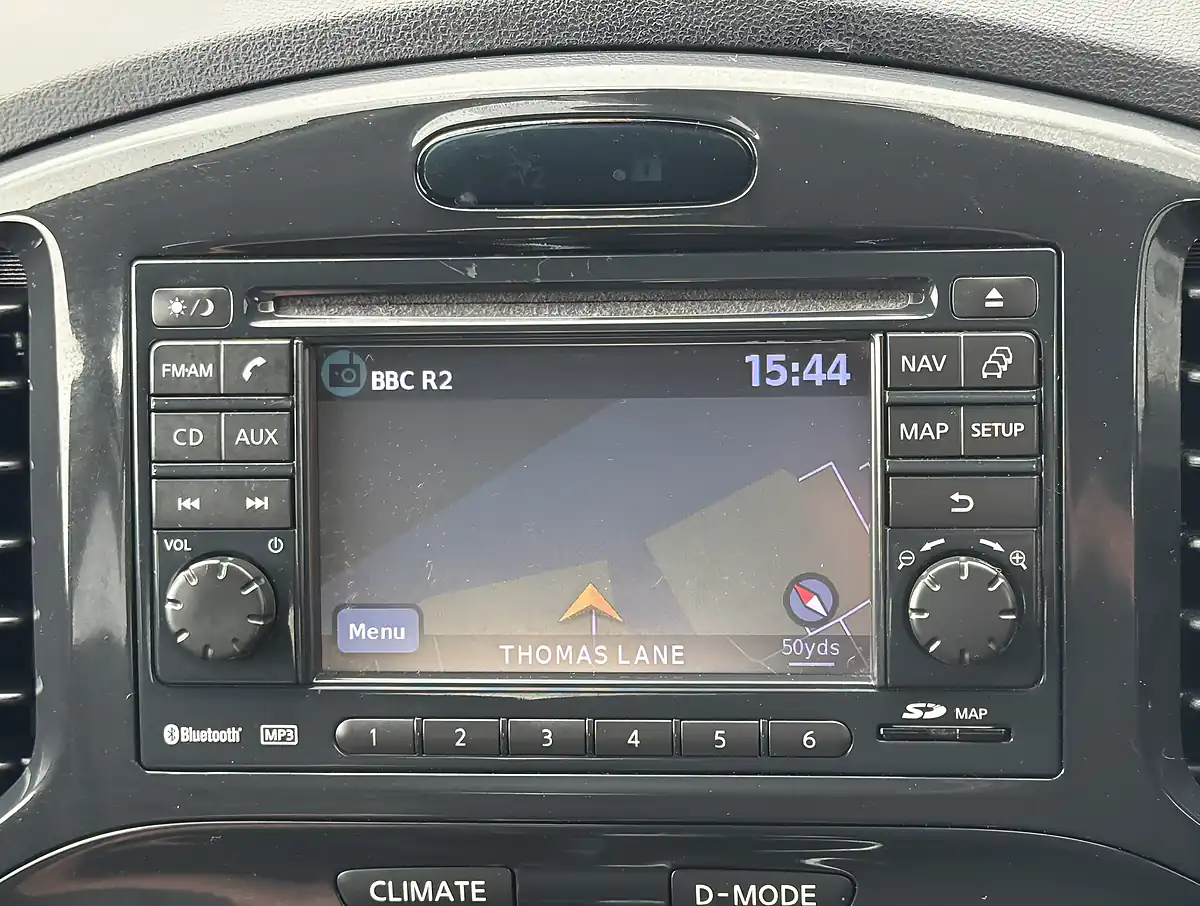 Used 2012 Nissan Juke Tekna Silver - Interior and Exterior details 17