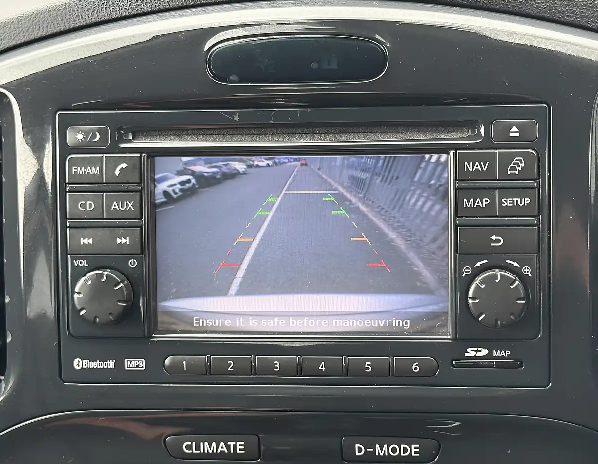 Used 2012 Nissan Juke Tekna Silver - Interior and Exterior details 18