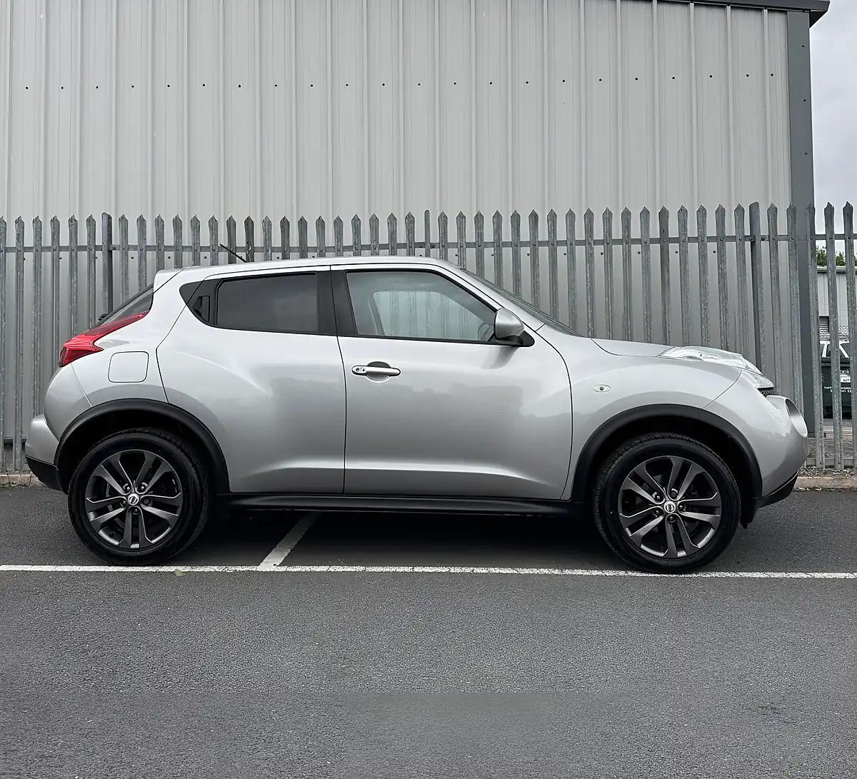 Used 2012 Nissan Juke Tekna Silver - Interior and Exterior details 7
