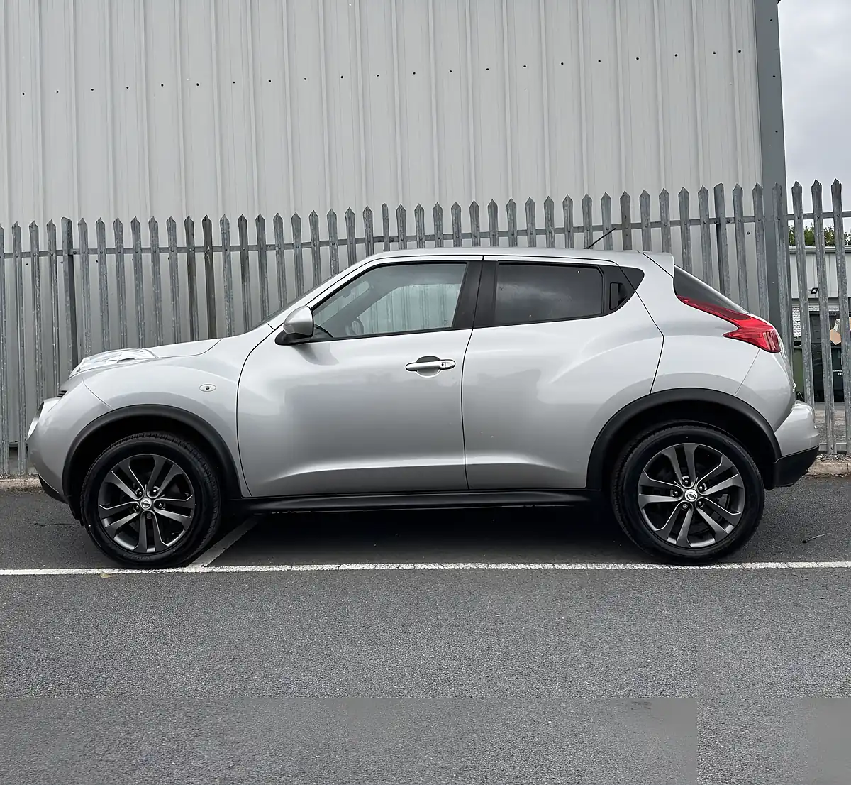 Used 2012 Nissan Juke Tekna Silver - Interior and Exterior details 8