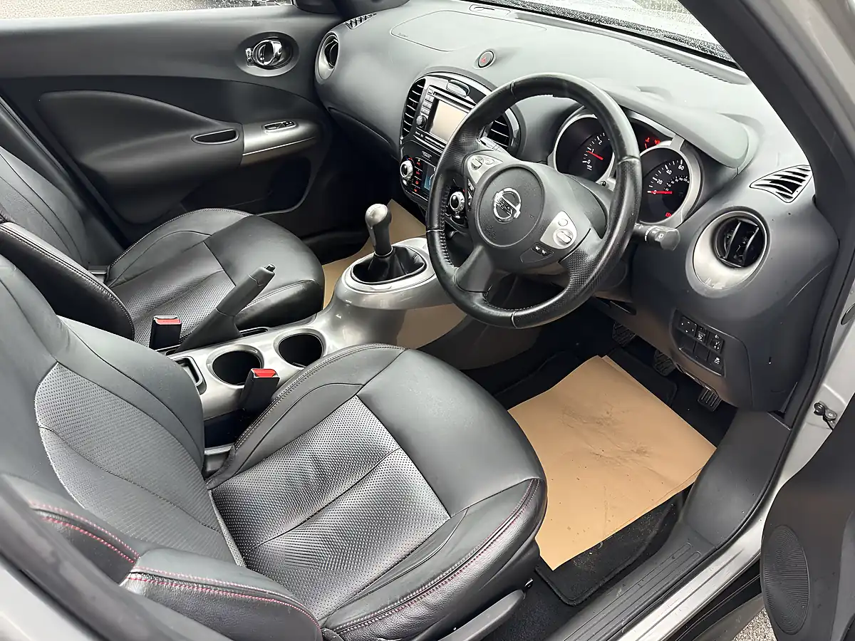 Used 2012 Nissan Juke Tekna Silver - Interior and Exterior details 9