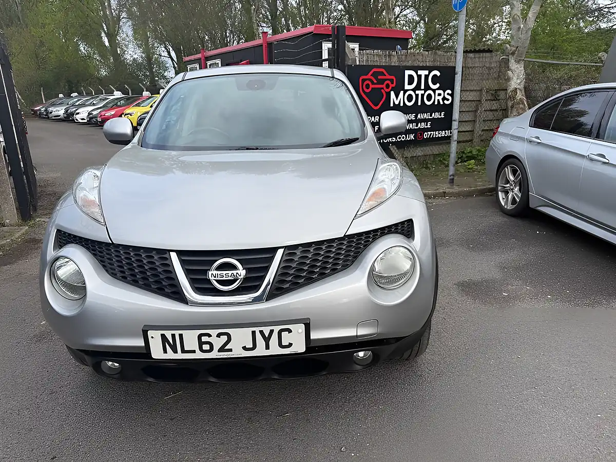 Used 2012 Nissan Juke Tekna Silver - Front View
