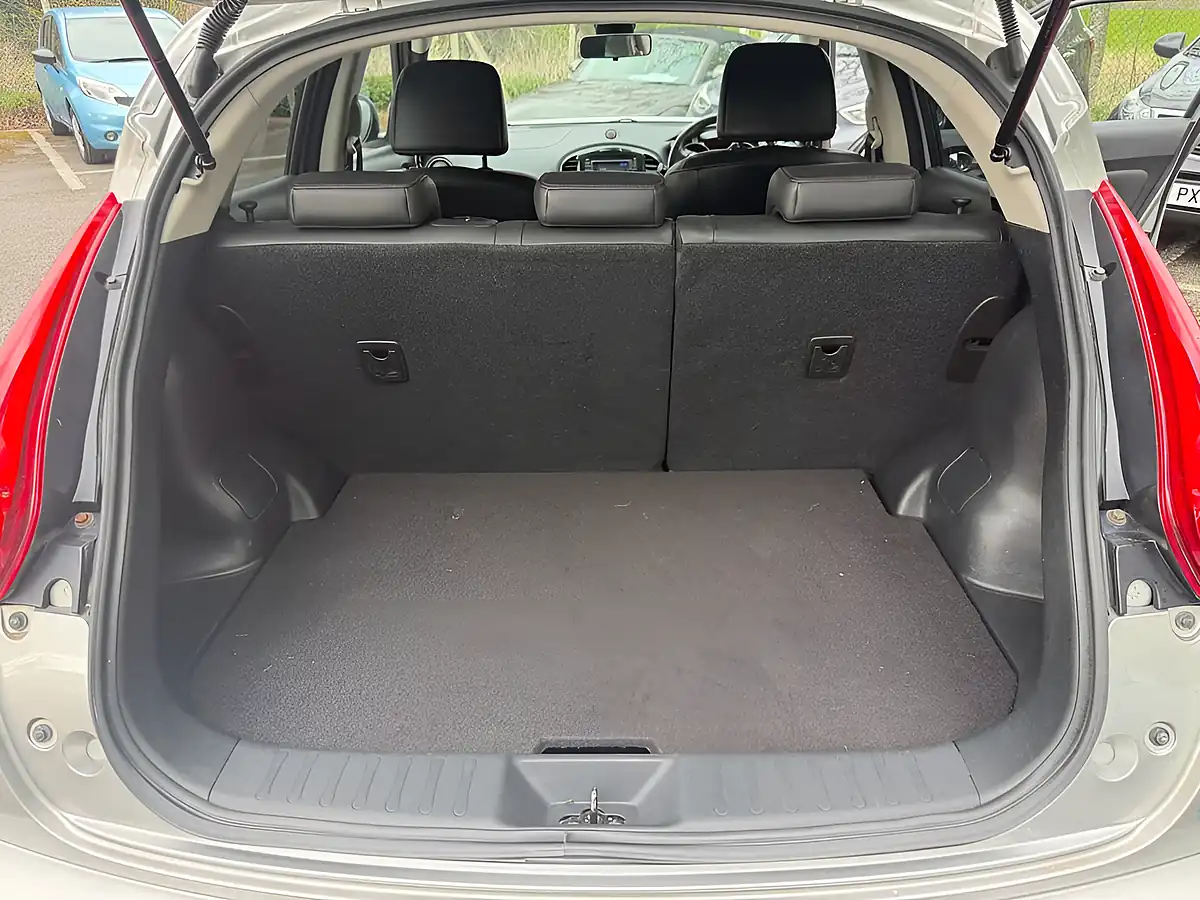 Used 2012 Nissan Juke Tekna Silver - Interior and Exterior details 10