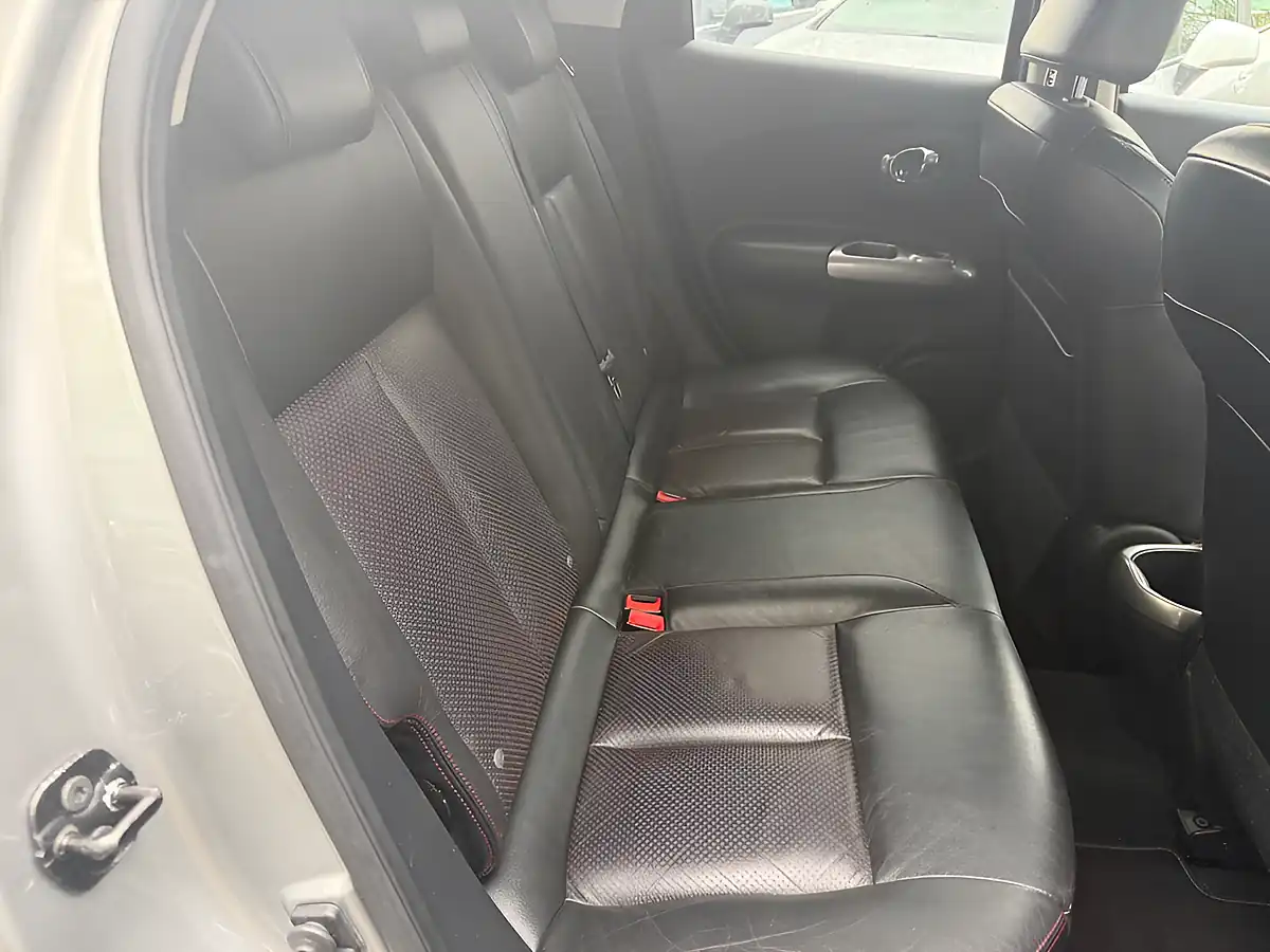 Used 2012 Nissan Juke Tekna Silver - Interior and Exterior details 11