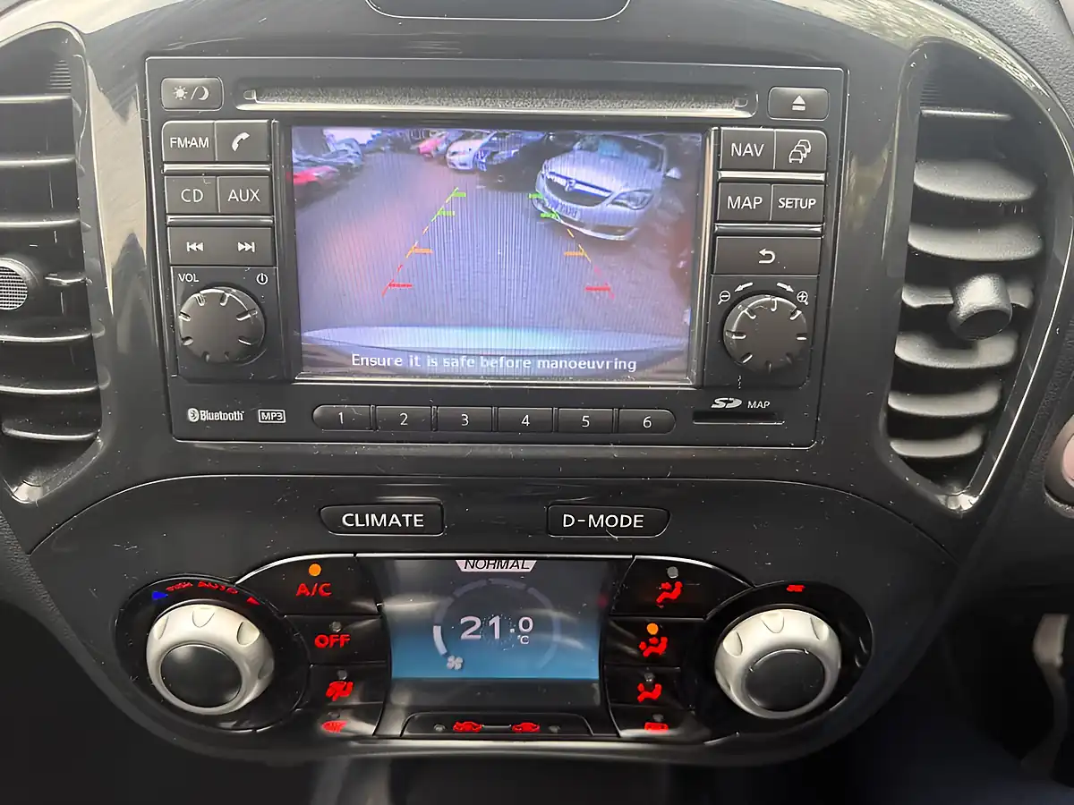 Used 2012 Nissan Juke Tekna Silver - Interior and Exterior details 15