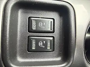 Used 2012 Nissan Juke Tekna Silver - Interior and Exterior details 16