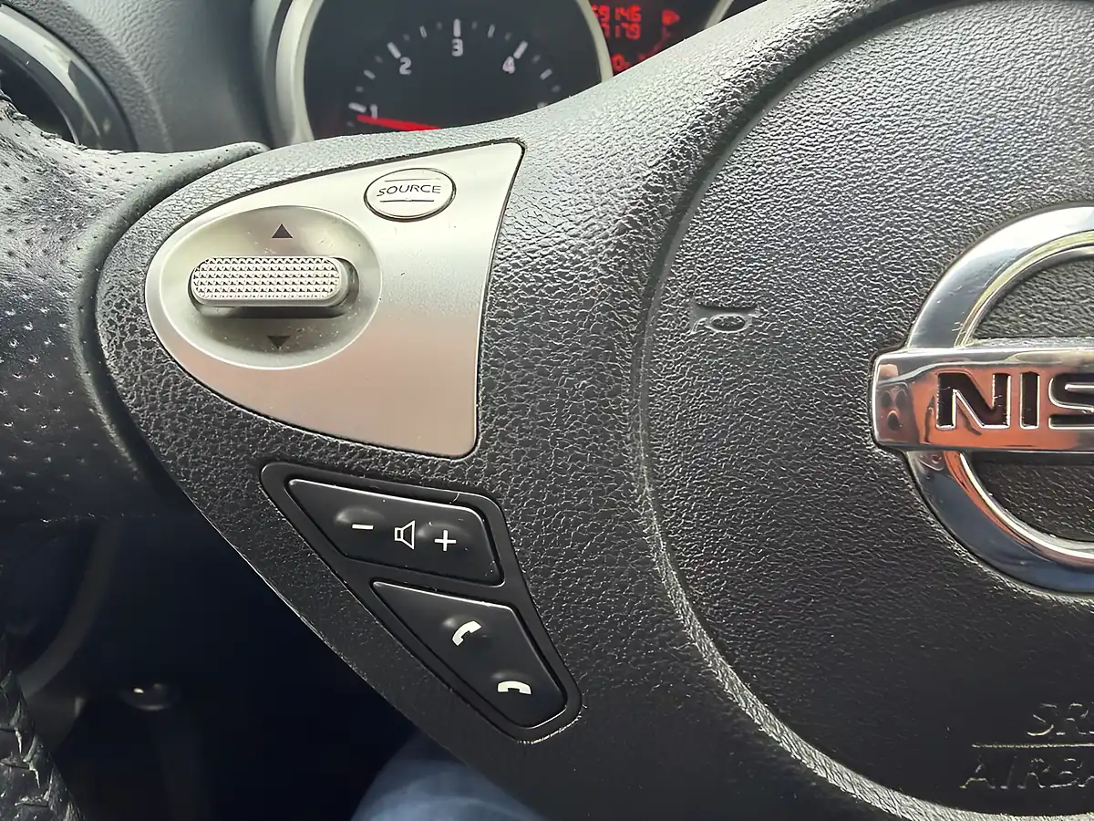 Used 2012 Nissan Juke Tekna Silver - Interior and Exterior details 17