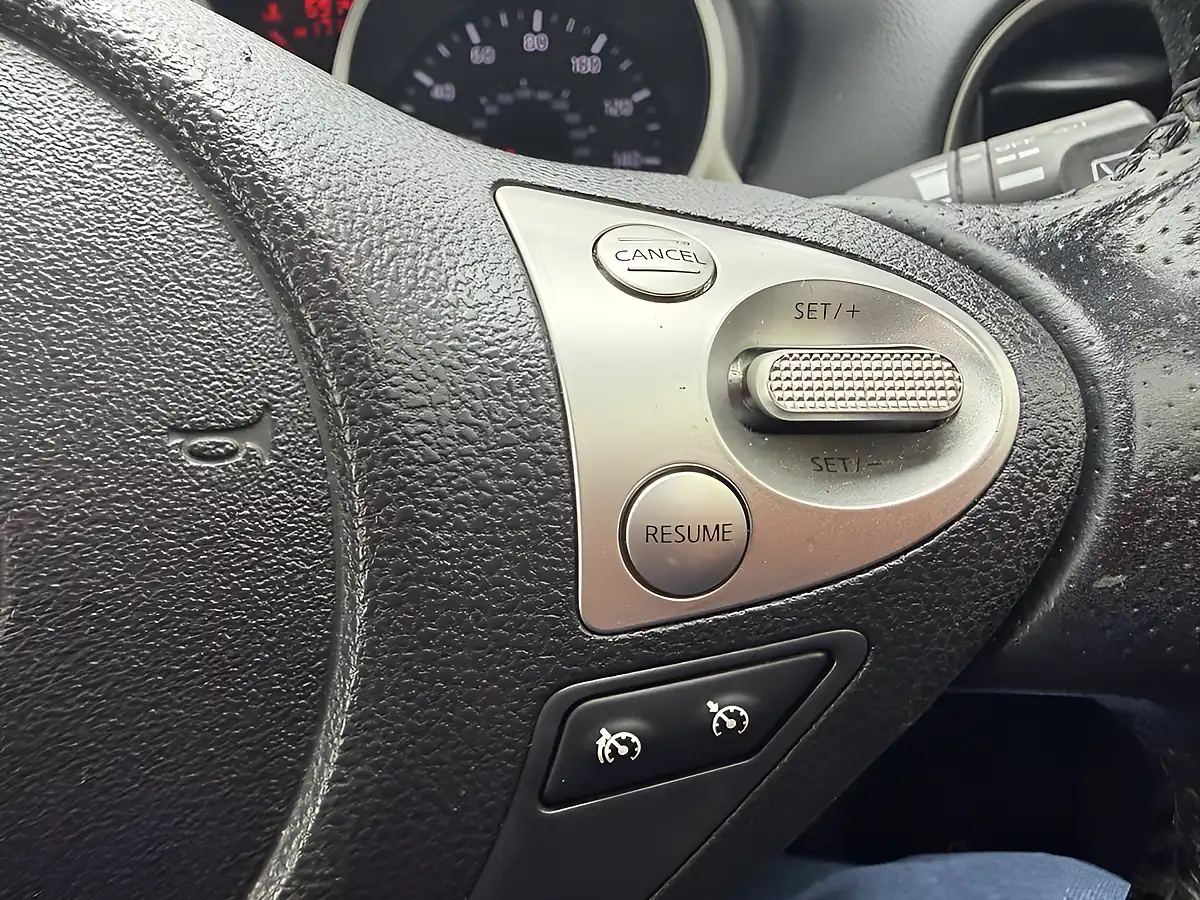 Used 2012 Nissan Juke Tekna Silver - Interior and Exterior details 18