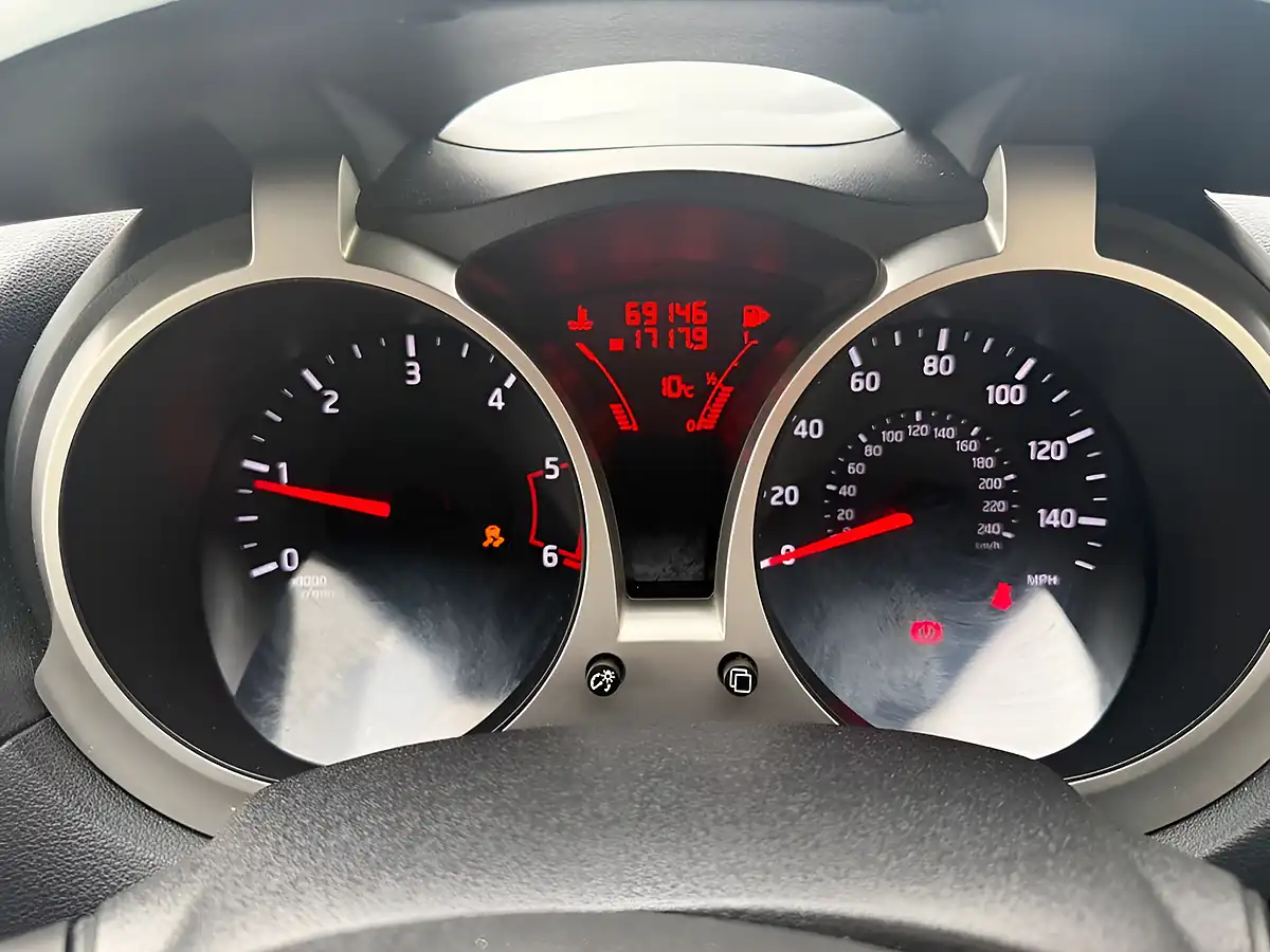 Used 2012 Nissan Juke Tekna Silver - Interior and Exterior details 19