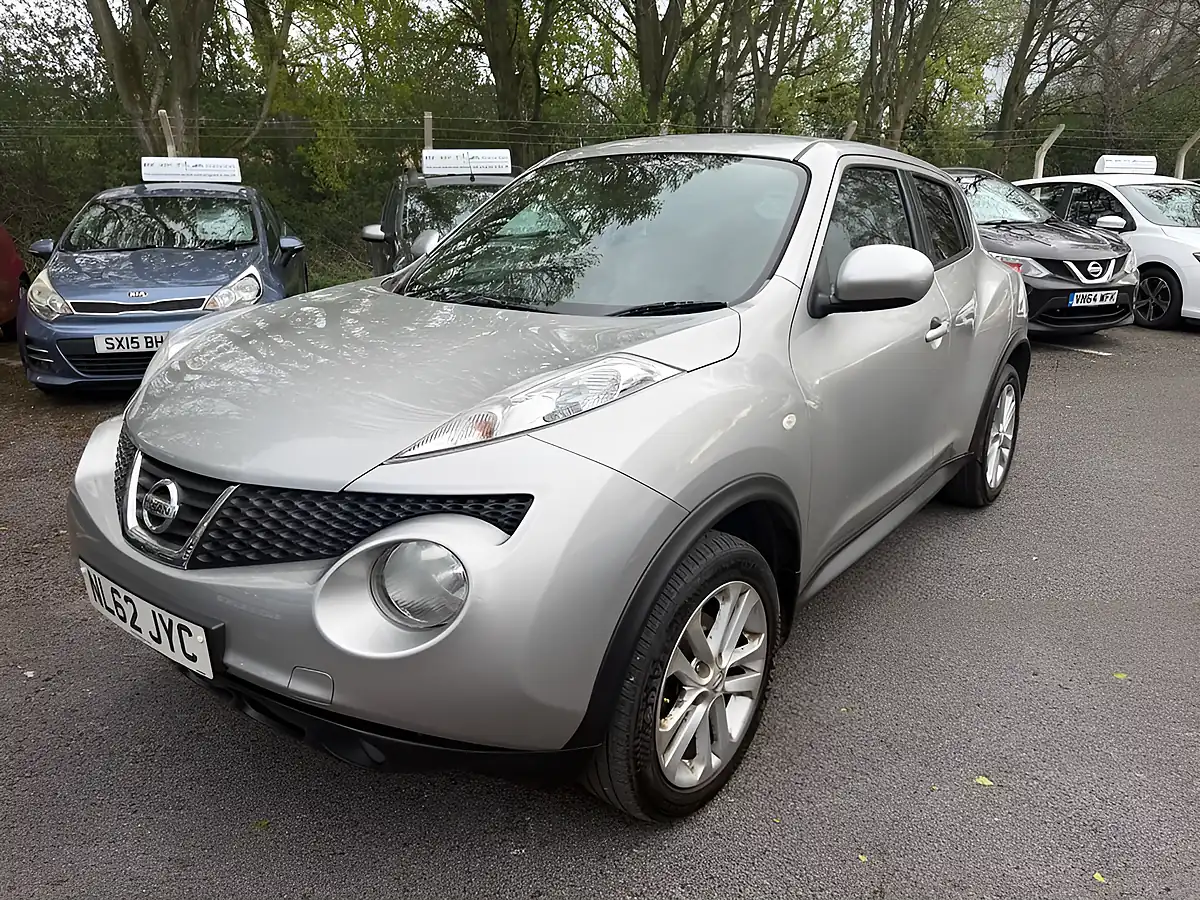 Used 2012 Nissan Juke Tekna Silver - Interior and Exterior details 2
