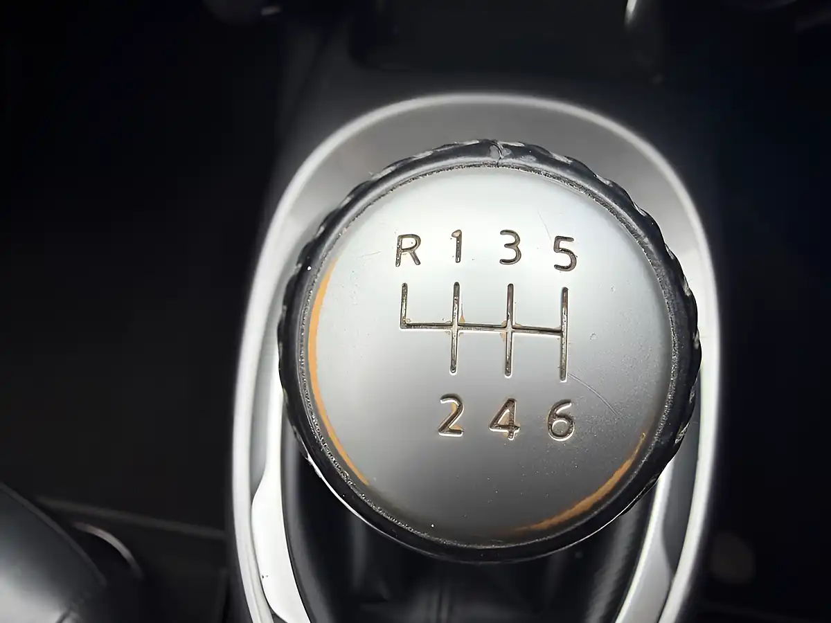 Used 2012 Nissan Juke Tekna Silver - Interior and Exterior details 20