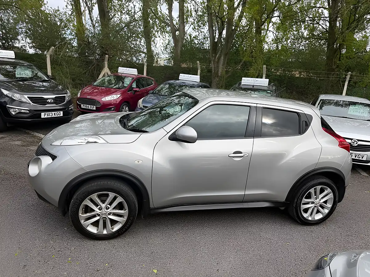 Used 2012 Nissan Juke Tekna Silver - Interior and Exterior details 3