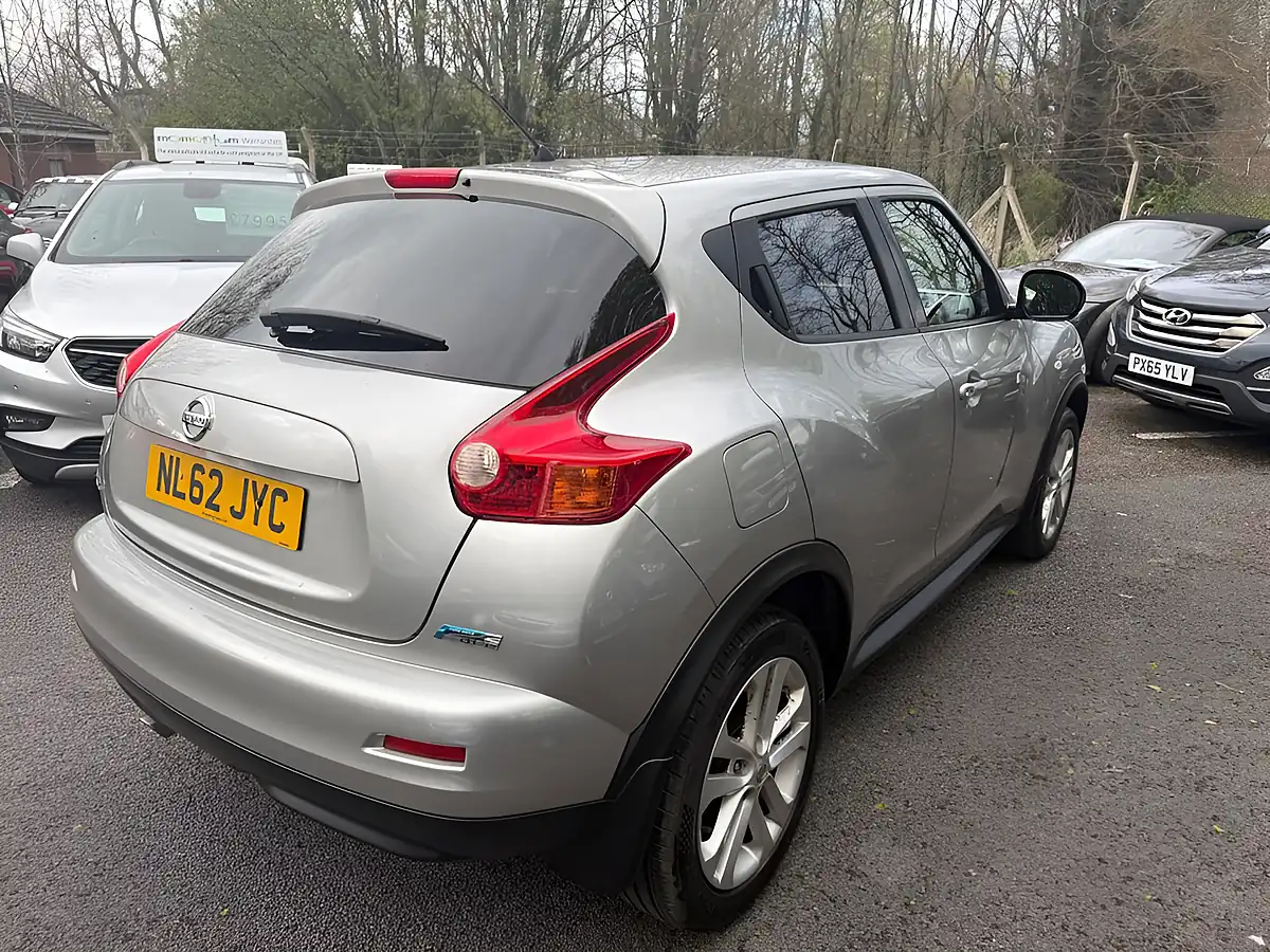 Used 2012 Nissan Juke Tekna Silver - Interior and Exterior details 6