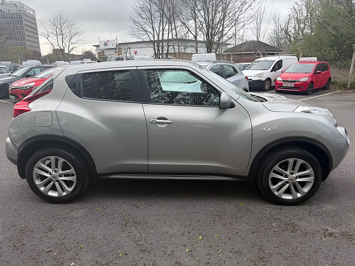 Used 2012 Nissan Juke Tekna Silver - Interior and Exterior details 7