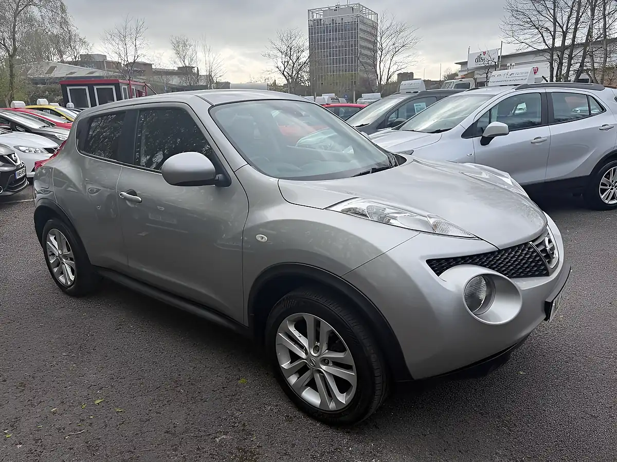 Used 2012 Nissan Juke Tekna Silver - Interior and Exterior details 8