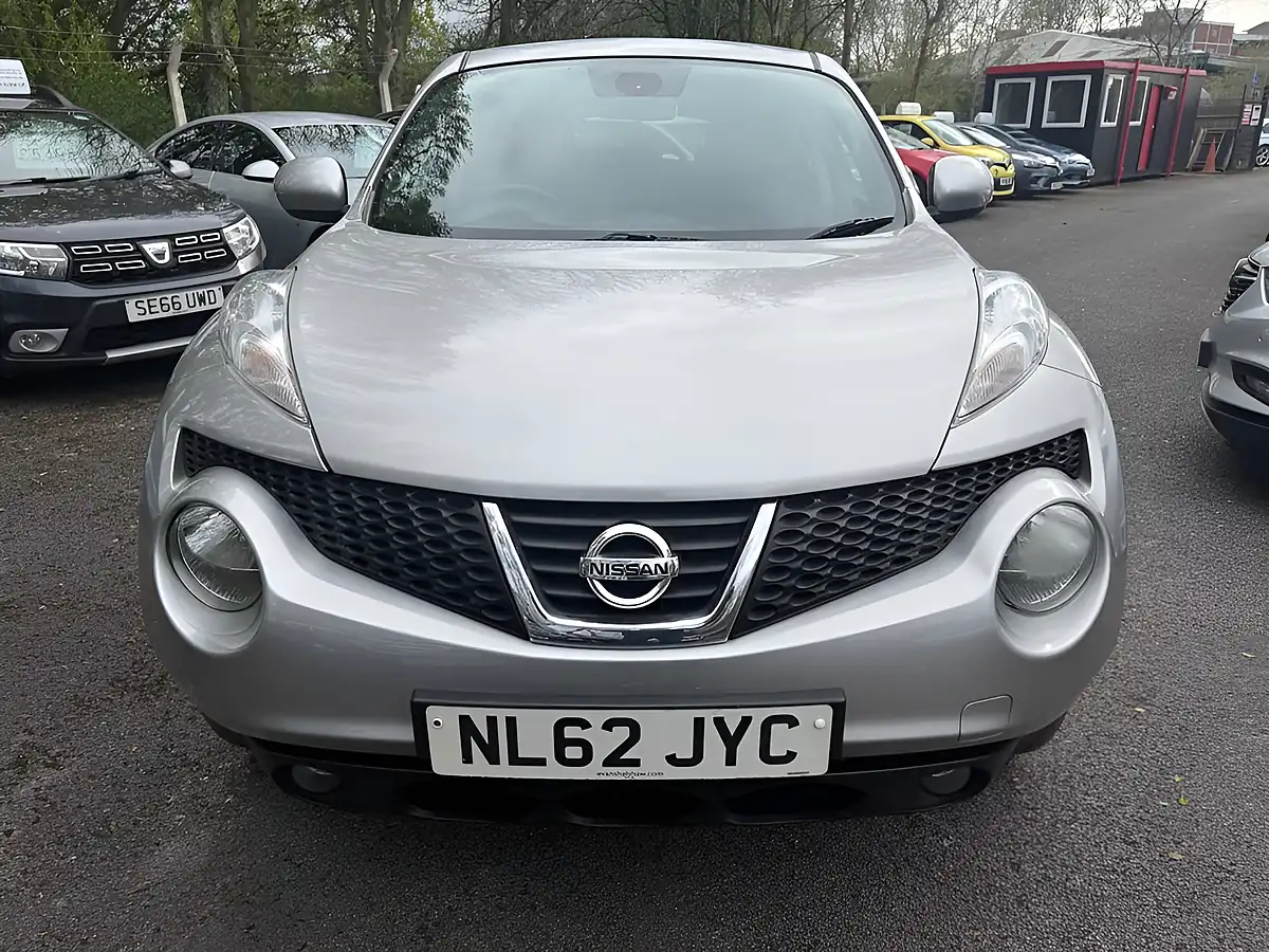 Used 2012 Nissan Juke Tekna Silver - Interior and Exterior details 9