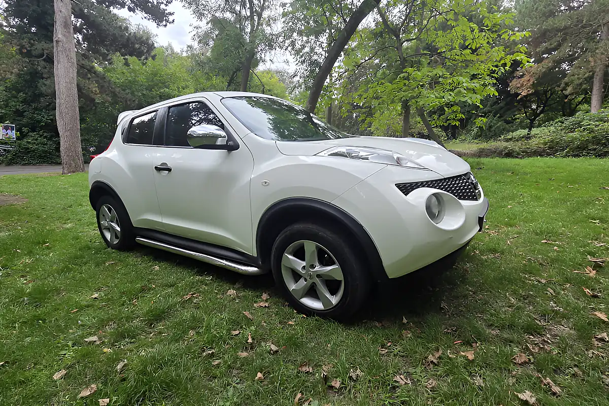 Used 2012 Nissan Juke Visia Pearl White - Front View