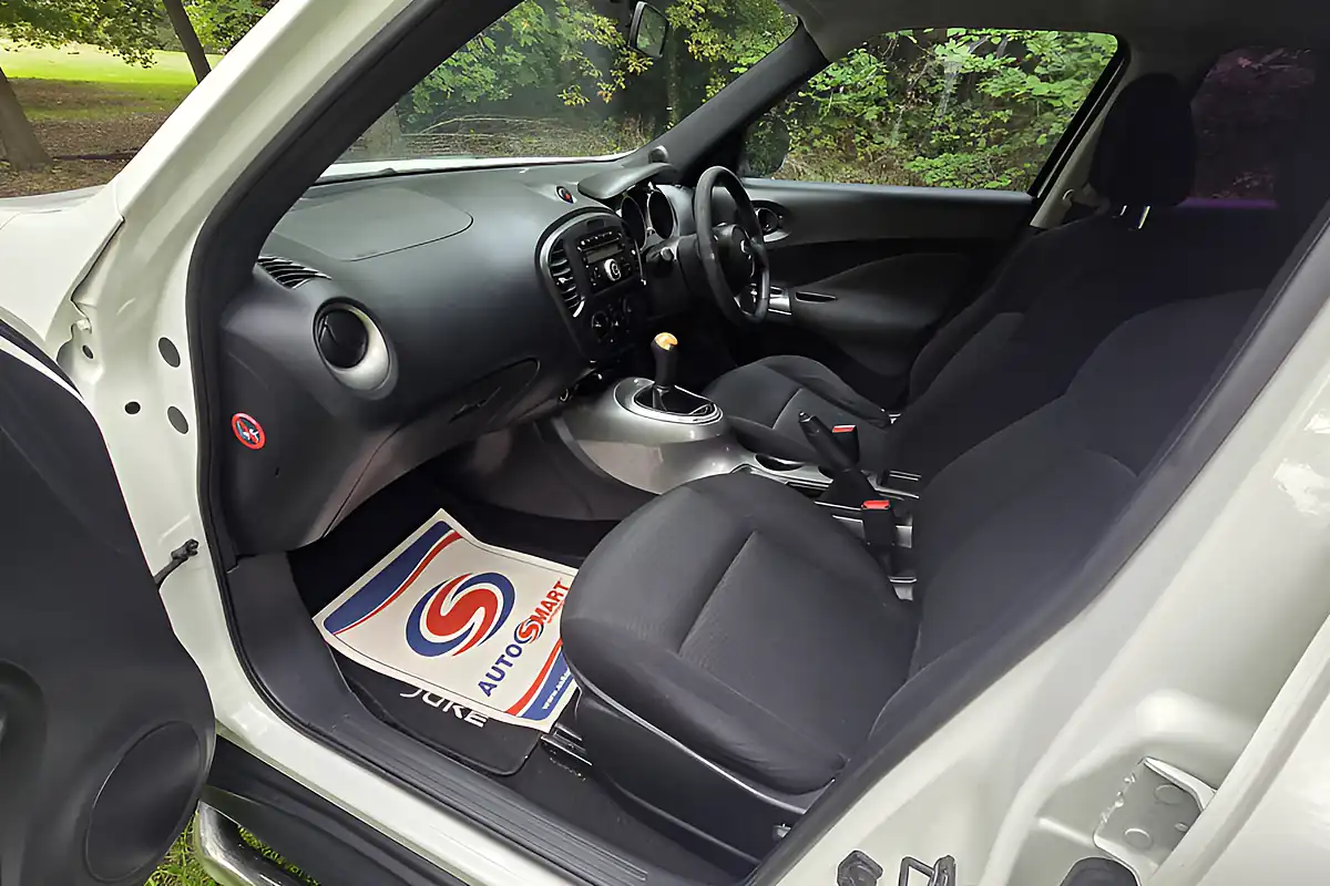 Used 2012 Nissan Juke Visia Pearl White - Interior and Exterior details 14