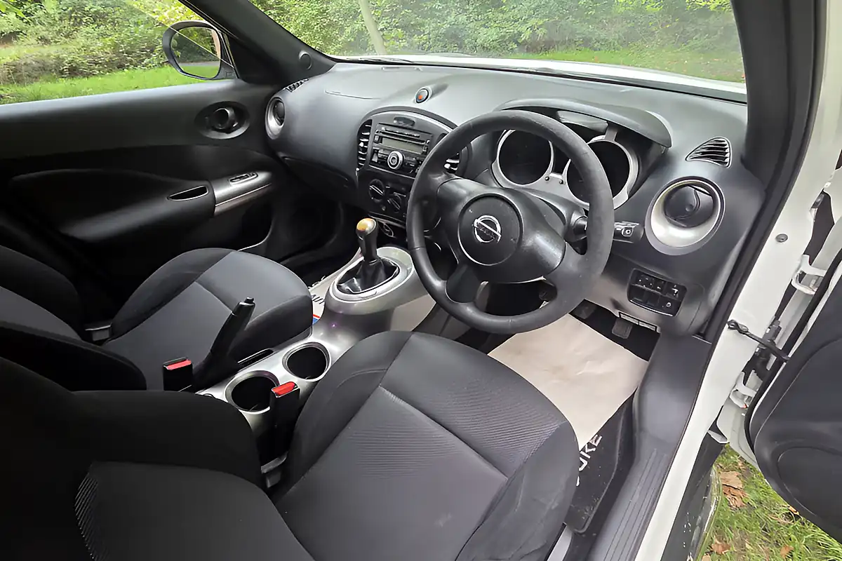 Used 2012 Nissan Juke Visia Pearl White - Interior and Exterior details 18