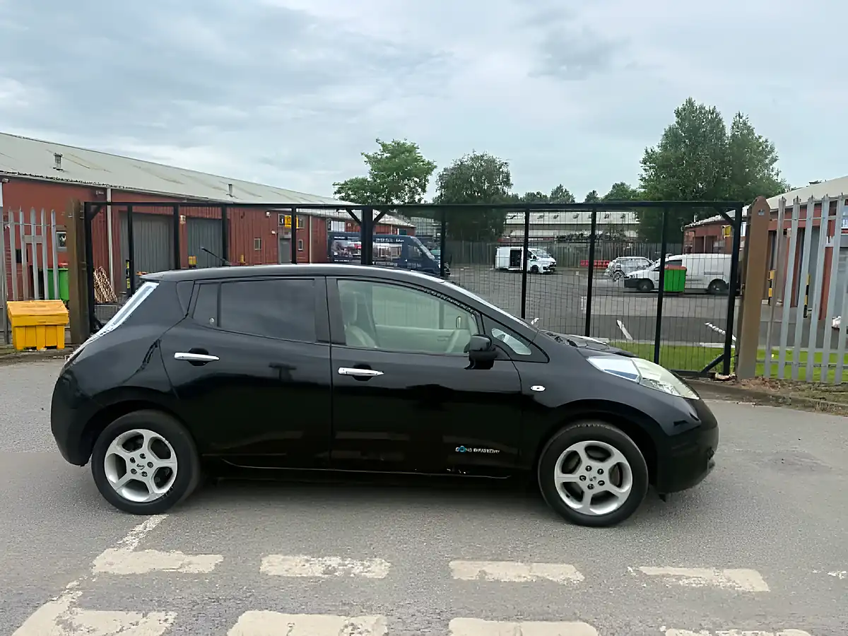 Used 2012 Nissan Leaf Black - Interior and Exterior details 6
