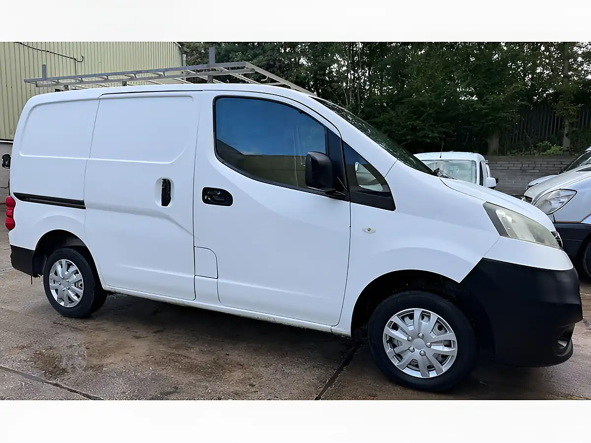 Used 2012 Nissan NV200 Se White - Interior and Exterior details 5
