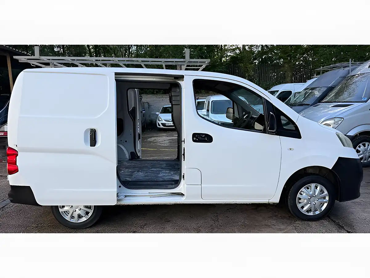 Used 2012 Nissan NV200 Se White - Interior and Exterior details 7