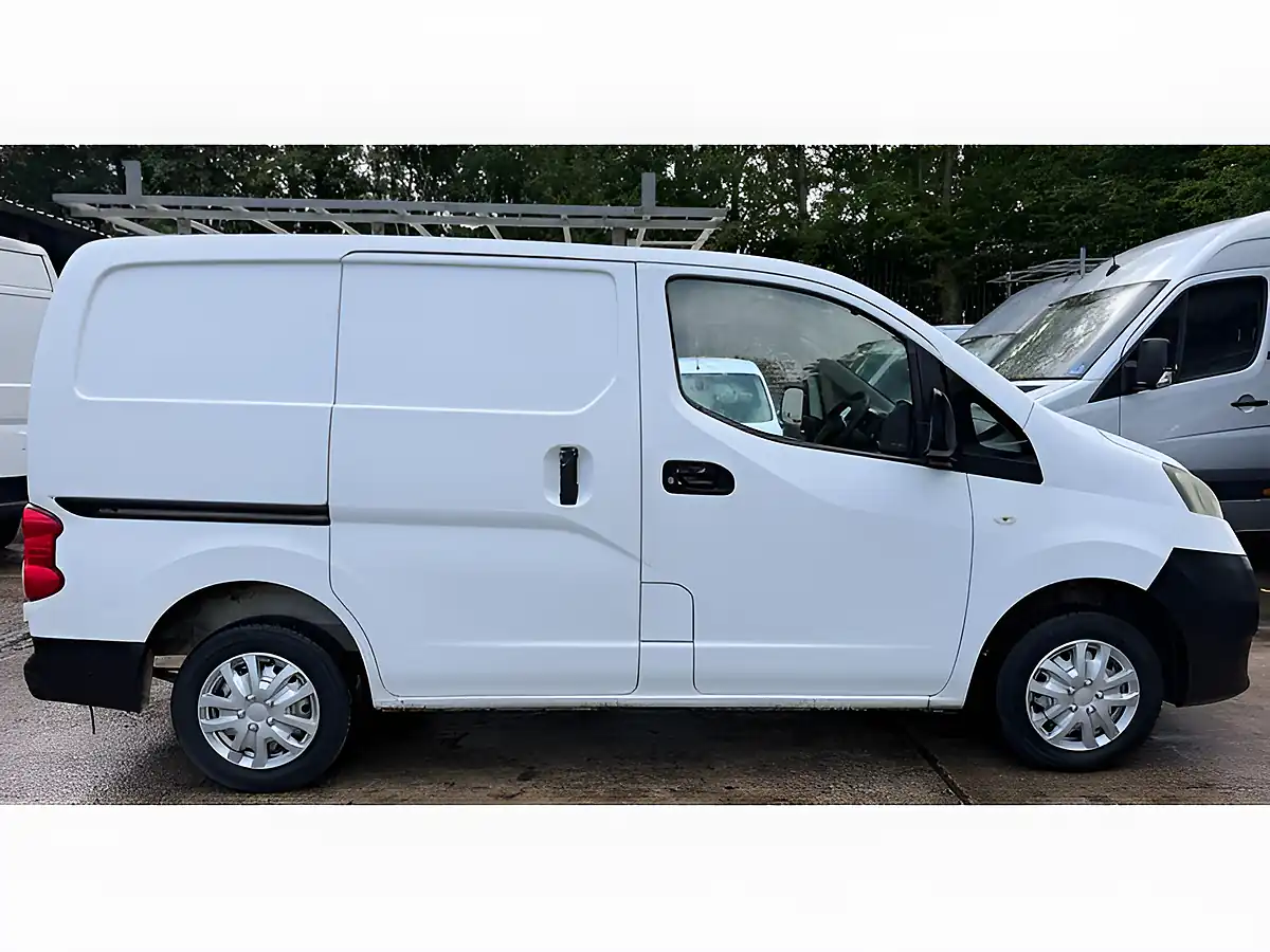Used 2012 Nissan NV200 Se White - Interior and Exterior details 8