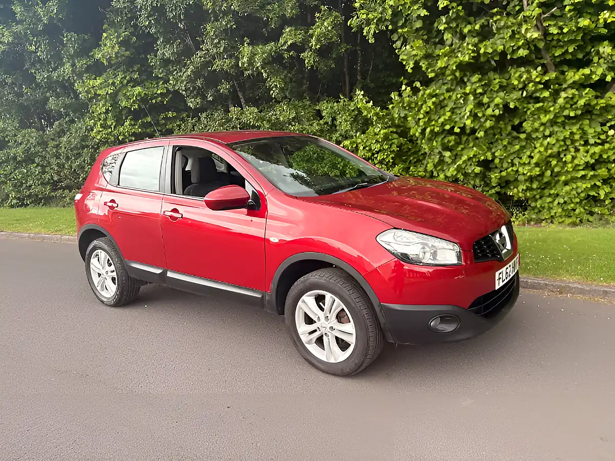 Used 2012 Nissan Qashqai Acenta Red - Front View