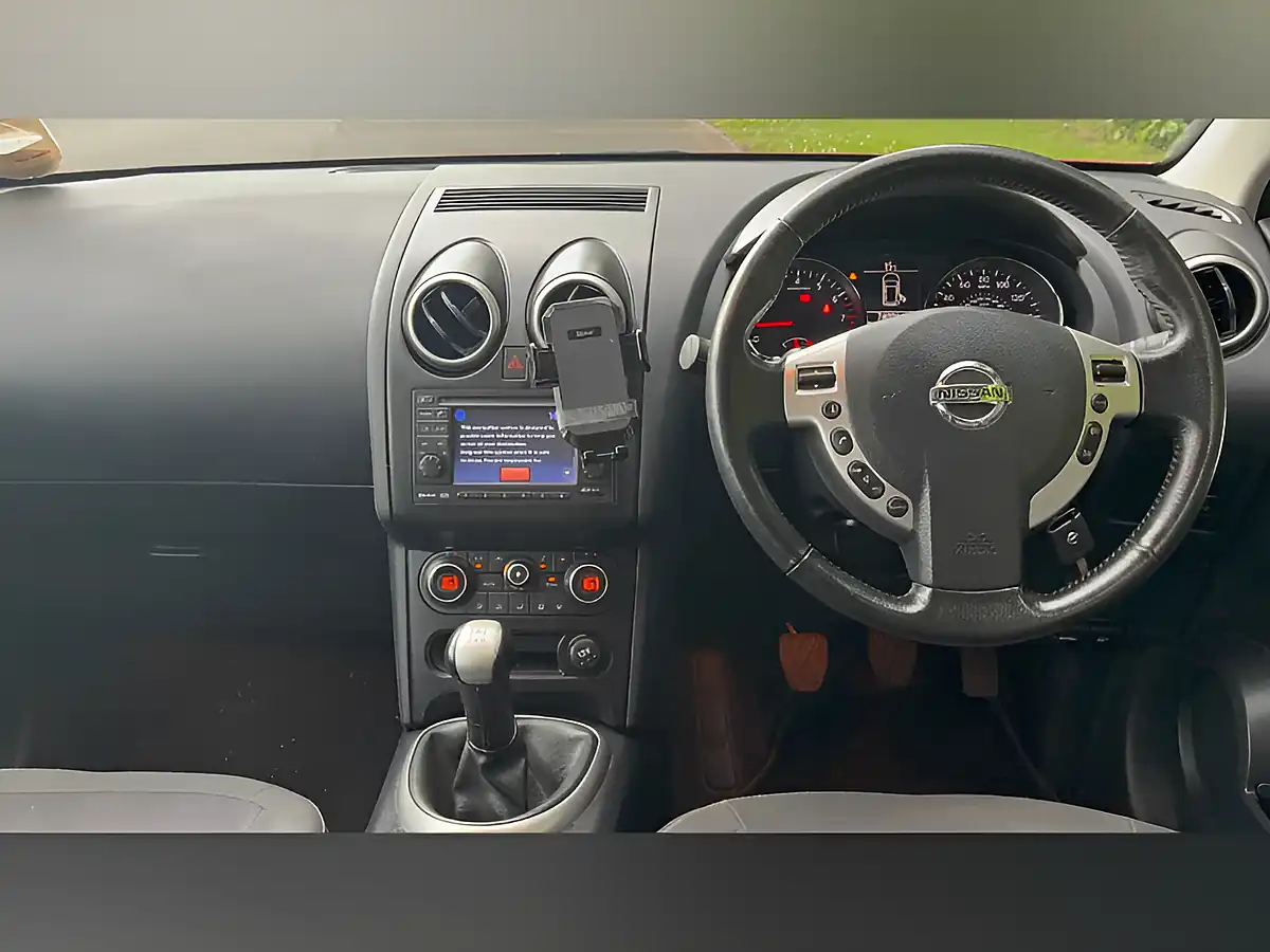 Used 2012 Nissan Qashqai Acenta Red - Interior and Exterior details 11