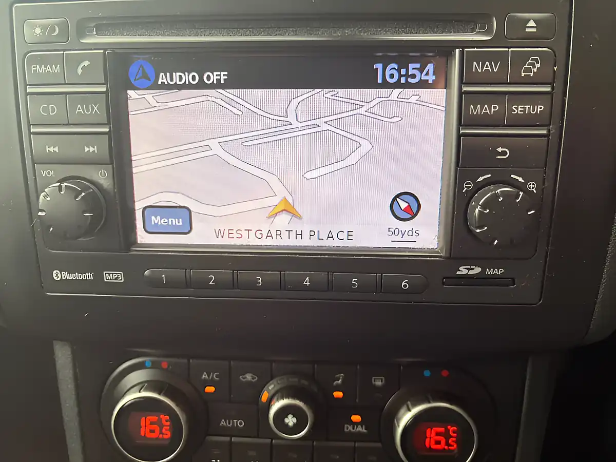 Used 2012 Nissan Qashqai Acenta Red - Interior and Exterior details 12