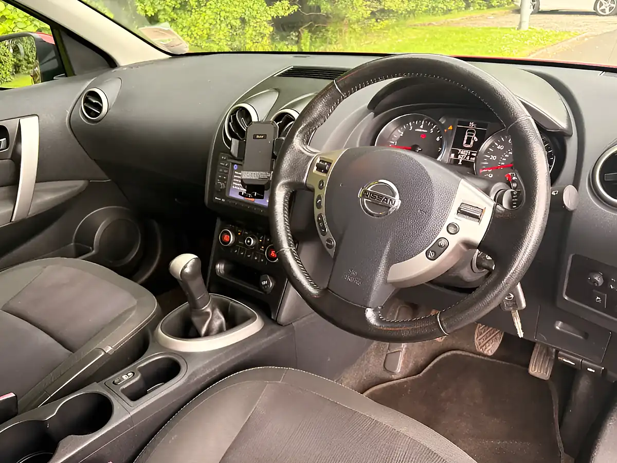 Used 2012 Nissan Qashqai Acenta Red - Interior and Exterior details 13