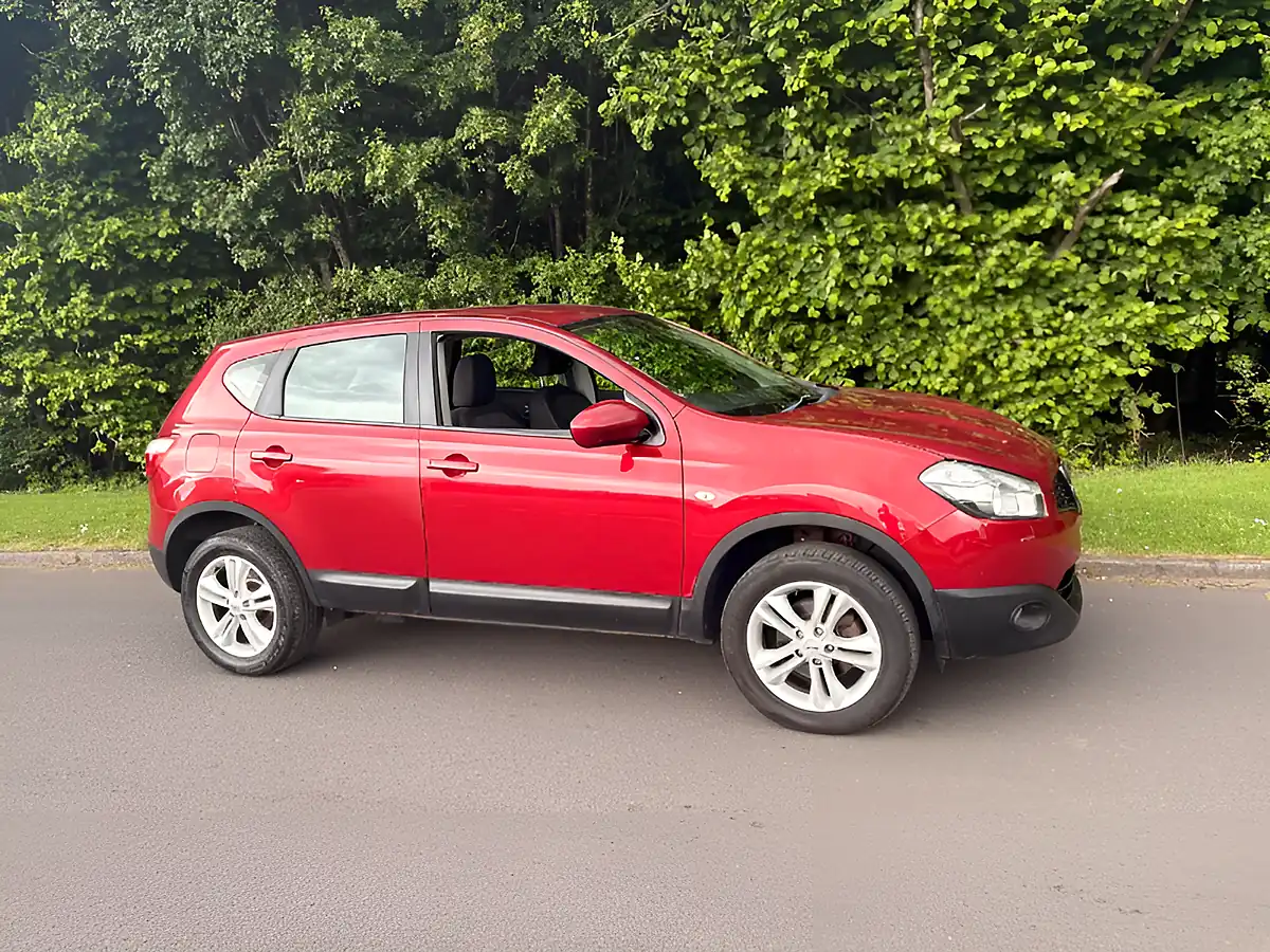 Used 2012 Nissan Qashqai Acenta Red - Interior and Exterior details 2
